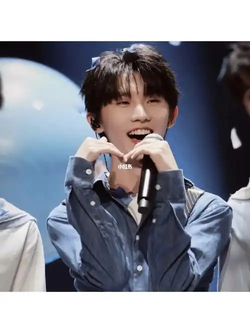 老木已经好久没更了耶正文:你走到马嘉祺面前,转身一看你爸早已没了踪