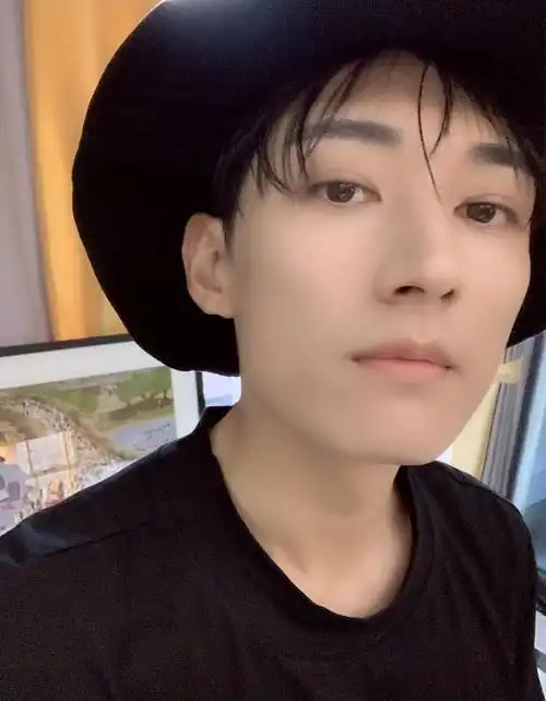 杨紫竟然有位沙雕兄弟生日祝福方式太奇特想不到颜值很高