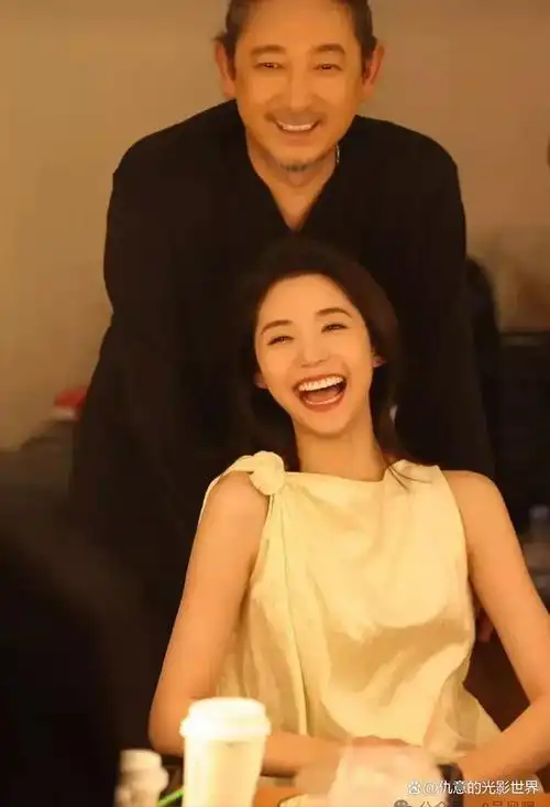 戛纳红毯秀她艳惊四方,大出风头,"起底"个人资料不简单