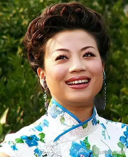 张也:55岁未婚,和62岁的吕继宏相伴多年,如今现状不结婚也幸福