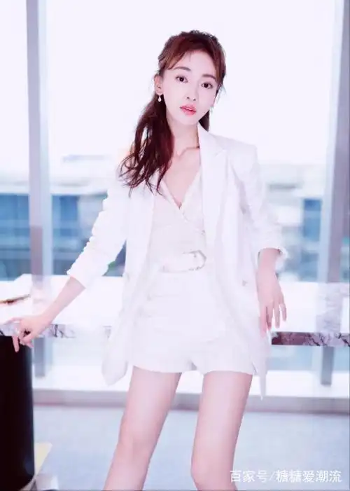 被吴谨言身材征服了,大腿和小腿竟一样细,看完我酸了