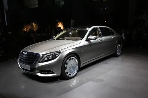 梅赛德斯 迈巴赫 s级拥有三个版本:s600,s500,s400 4matic.