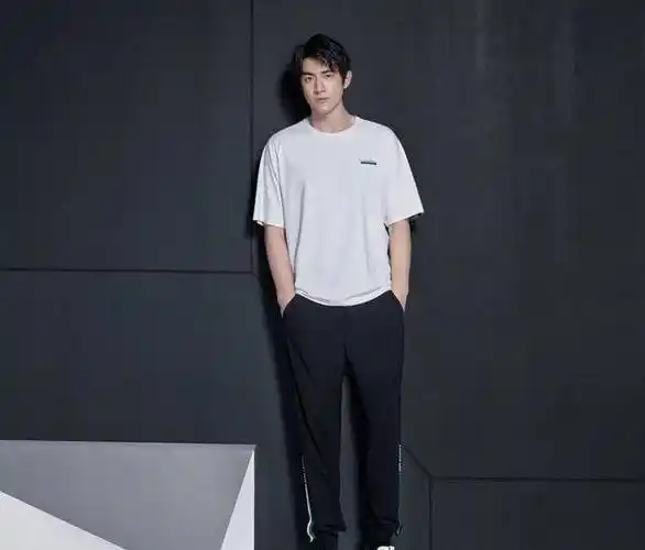 在上海举行《和平精英》夏日盛典,邀请了林更新,宋茜,杨迪,火箭少女