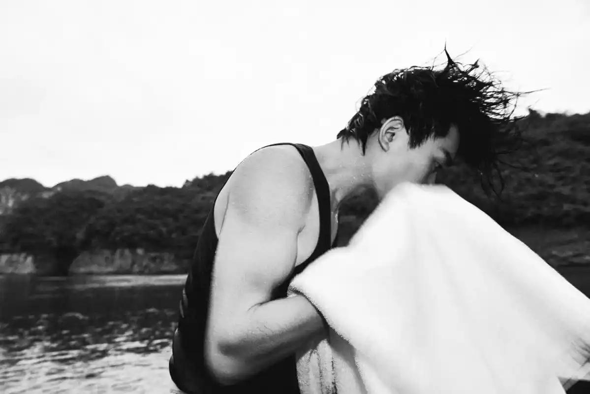 下水后续 #易烊千玺 #氛围感 这组照片封神了～吼吼吼 - 抖音