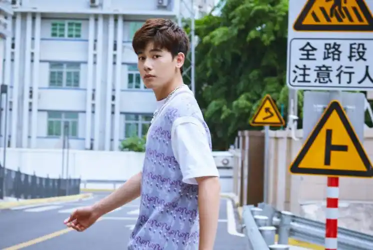 胡先煦家里是父母做什么的  胡先煦个人资料介绍图片