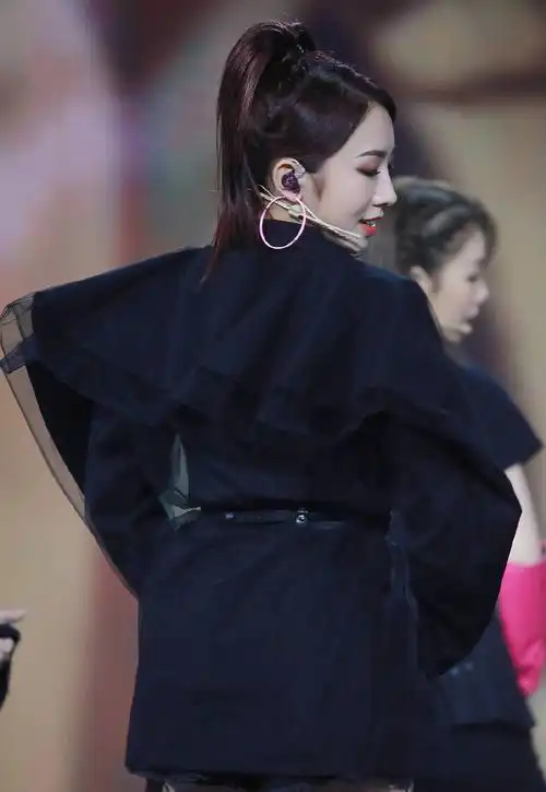 孟美岐活力四射性感舞蹈,带你感受不一样的体验