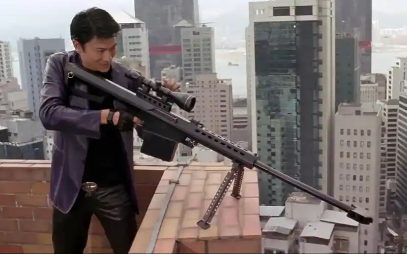 华仔真是太帅了!把巴雷特当成连狙用 霸气横扫整个警队