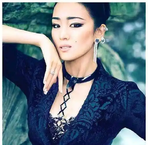 56岁巩俐身材姣好,体重常年"不过百",坦言食物有3吃3_