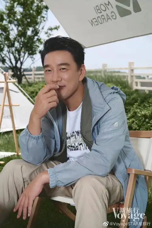 王耀庆超话#新旅行封面王耀庆#云端之上的石梁秘境早已不是秘密.