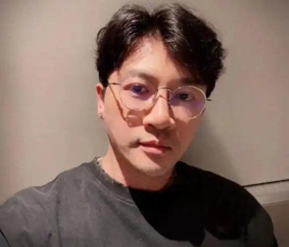 回顾表面上是端正男神其实鼻子歪斜这8位男星经不起细看