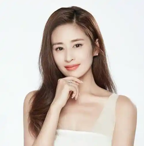 王灿跻身明星太太圈,与郭女子合照毫不逊色,发际线成亮点_杜淳_朋友