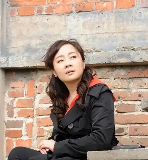 唐静是一位杰出的演员,她曾经将王新军推向了事业的巅峰.