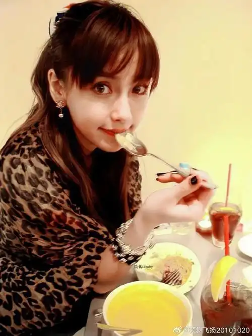 angelababy超话#angelababy##杨颖#发现一位小可爱在线撒娇@angela