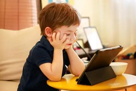 笔记本玩游戏图片