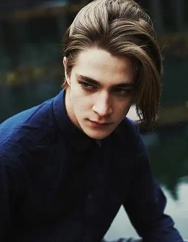 欧美男生卷发发型图片个性又出众