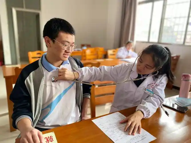 关爱学生,呵护健康——黎川二中学生健康体检纪实