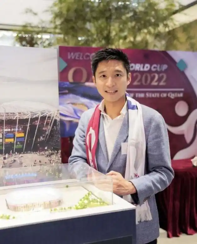 霍启山现身广东联谊会与宾客交流谦逊有礼比同场tvb艺人瞩目