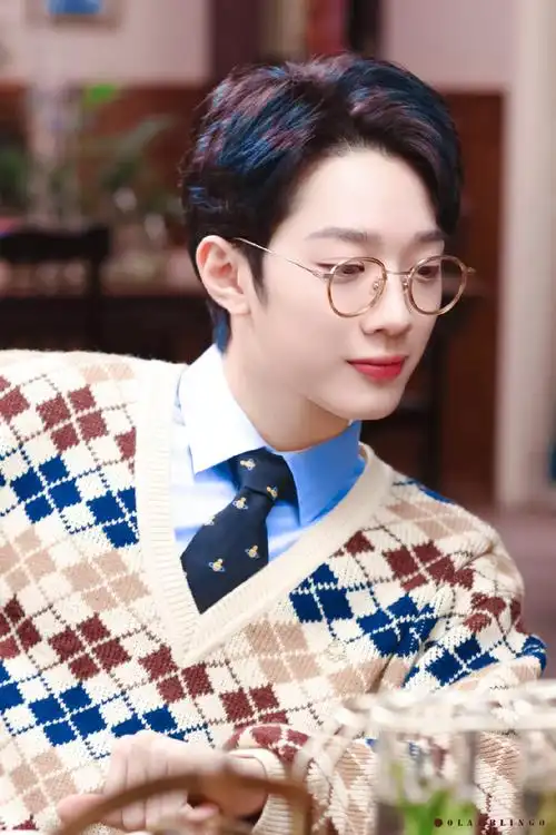 赖冠霖饭修眼镜杀帅呆啦