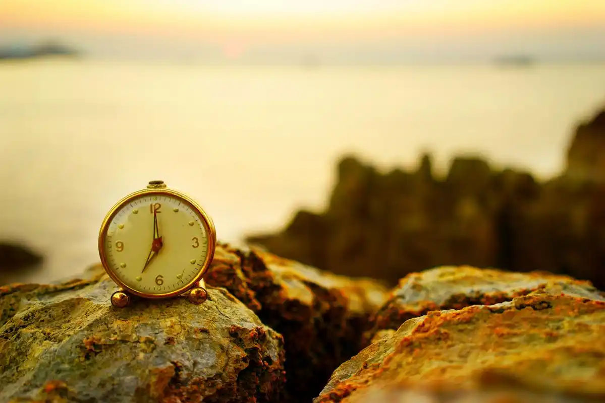 恩格斯说时间是运动着的物质存在的一种形式.