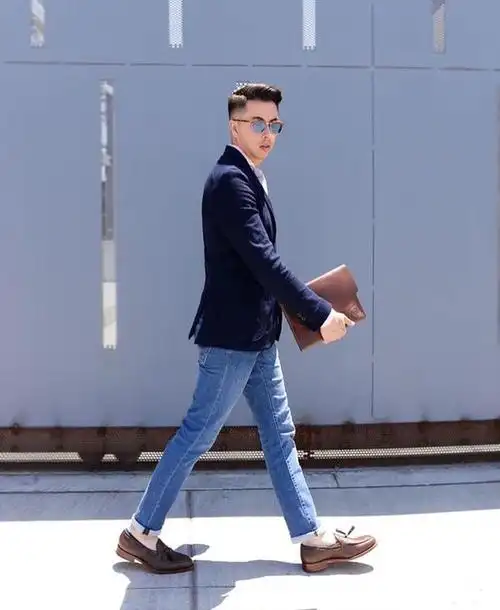 今天你帅了吗一件深蓝色西服搞定n多场合