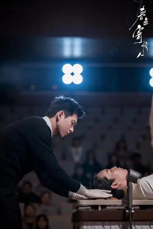 从李现目前待播剧来看,一部《春色寄情人》待播,还有一部是和杨紫合作