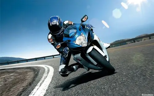 5,suzuki(铃木摩托车) gsx r750 2011超酷壁纸!