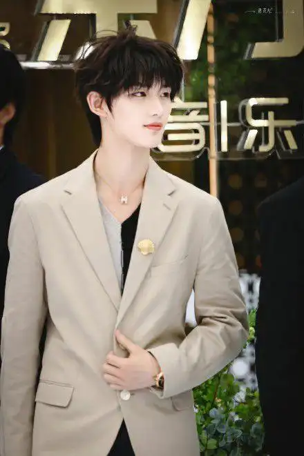 《天天向上》首发丁程鑫的"24节气镜头",这个荣誉本该属于快本|汪涵|