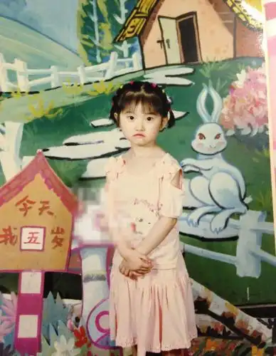 景甜童年旧照罕见被曝光网友从小美到大的典范