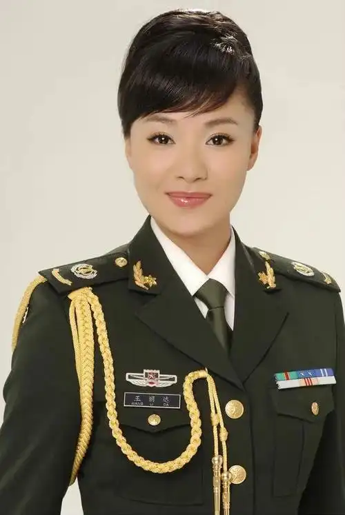 王丽达是20世纪中国著名女高音歌唱家,代表作品有《亲吻中国》和《沂