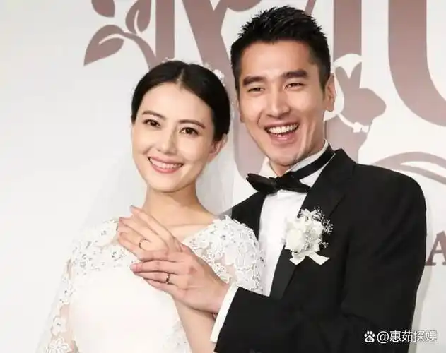 而在婚后这些年高圆圆也是逐渐淡出娱乐圈减少拍戏频率,开始逐渐的