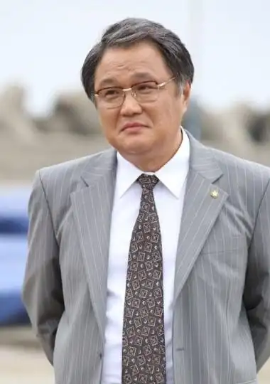 韩国配角男演员 郑原仲 近日引发车祸致一人死亡