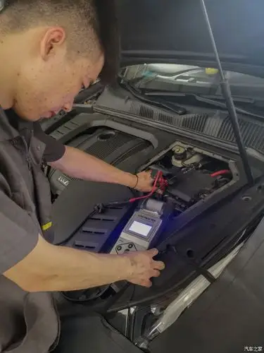 蓄电池的性能也要好好检查下,附近同事电瓶缺电还是时有发生的,电池的