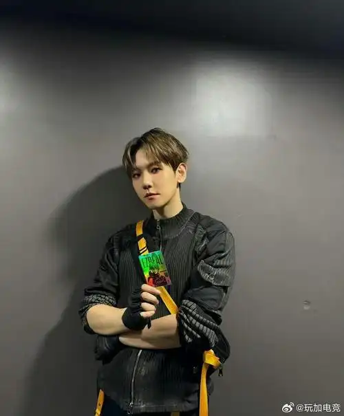 边伯贤ins更新伊泽瑞尔