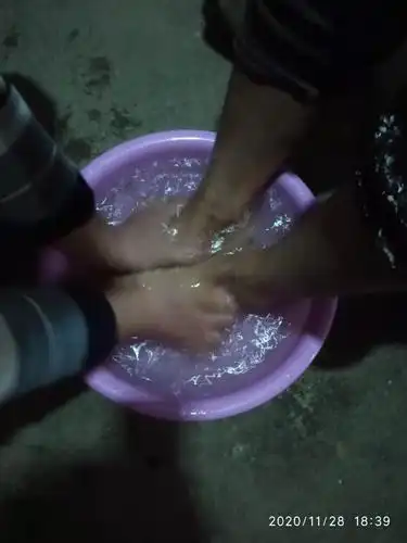 平玉四中感恩教育第一期,给父母,爷爷奶奶洗脚等活动!