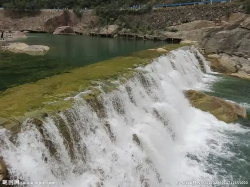 河流瀑布图片