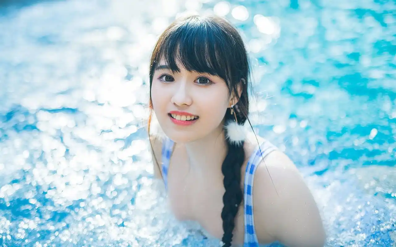 小清新泳装美女清纯唯美高清桌面壁纸