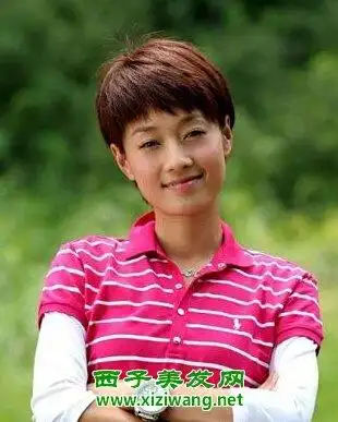 其实国字脸的mm们选对发型也是很好看漂亮的,这款马伊琍诠释的斜刘海