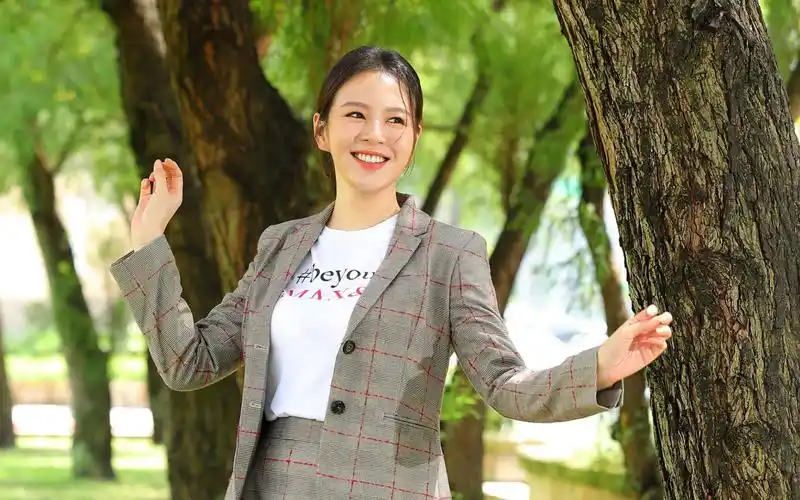 【刘品言专访】曾演舞台剧磨练演技 走过各种非议 演活每个角色 ettod