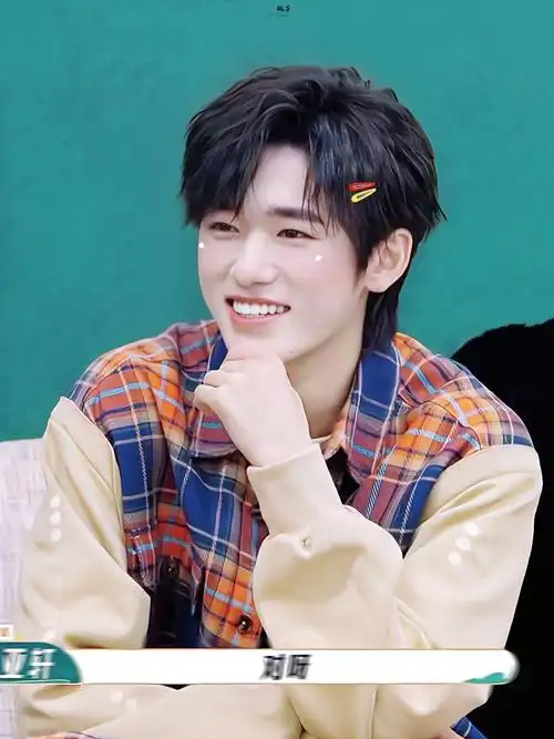 宋亚轩最新可爱壁纸