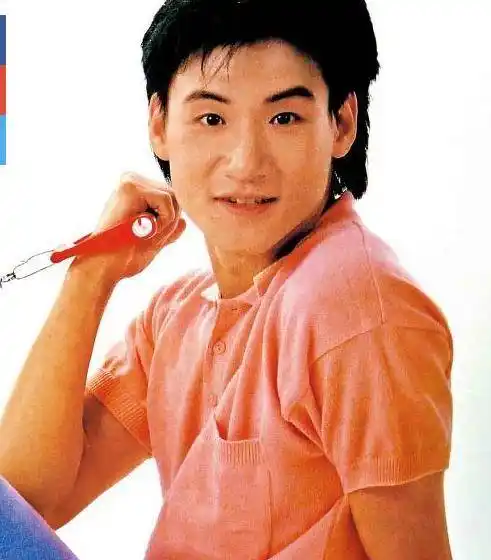 歌神张学友出道照罕有曝光,早期是小鲜肉,如今变成熟男人