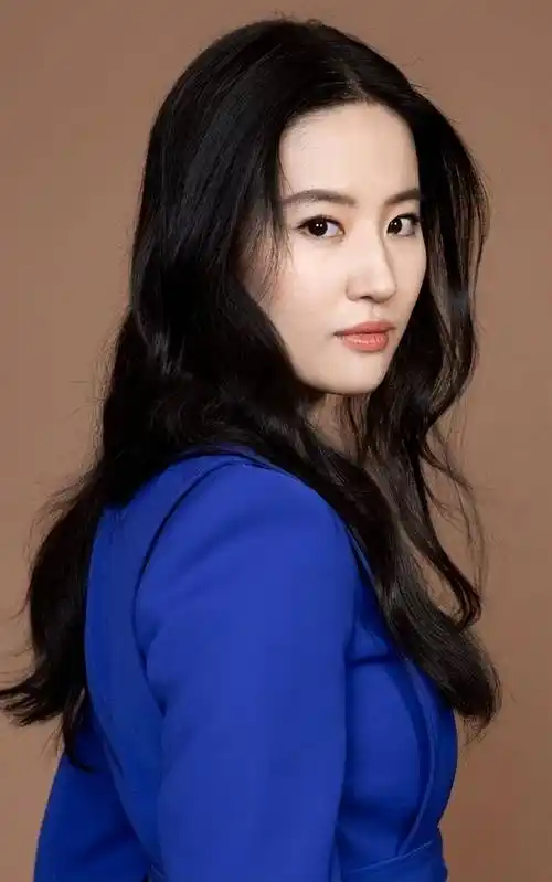 女大学生因"撞脸"刘亦菲走红网络,疯狂吸粉,网友:以为是本人_倪妮