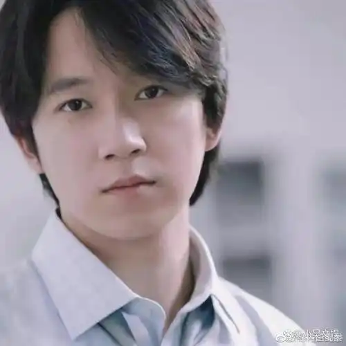 潘粤明瘦身明显,前后简直判若两人,圈内大叔都这么卷了!