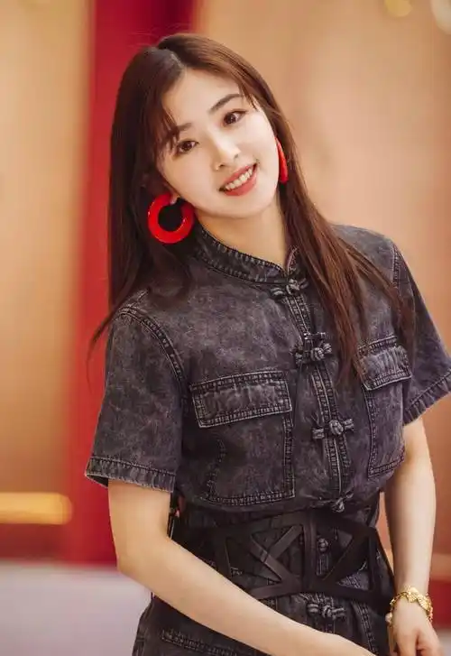 摆脱"酸甜苦辣"张含韵:想要得到肯定,就得离开舒适区