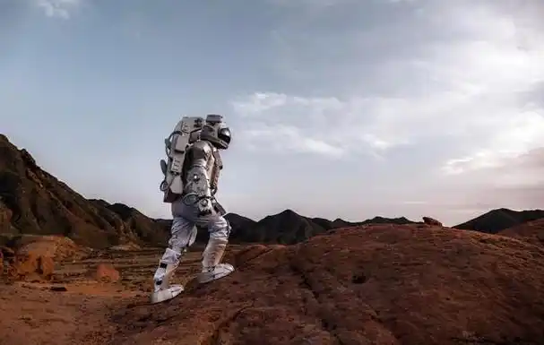 回顾:宇航员在太空牺牲,穿着没有破损的宇航服,尸体会