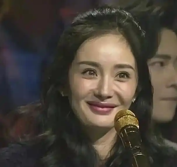 "整容后遗症"的回旋镖,还是扎到了金晨,杨幂的身上