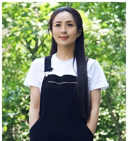 杨童舒:我不是于和伟老婆,老公是普通商人,和丈夫相爱至今