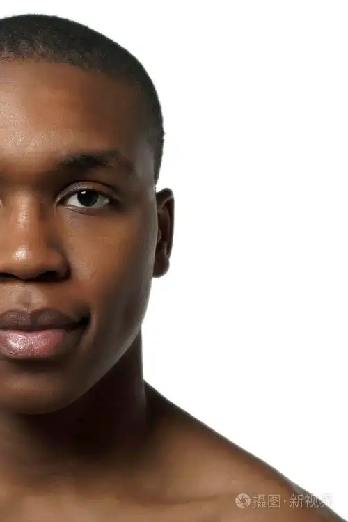 黑男人的一半脸照片-正版商用图片05b5r6-摄图新视界