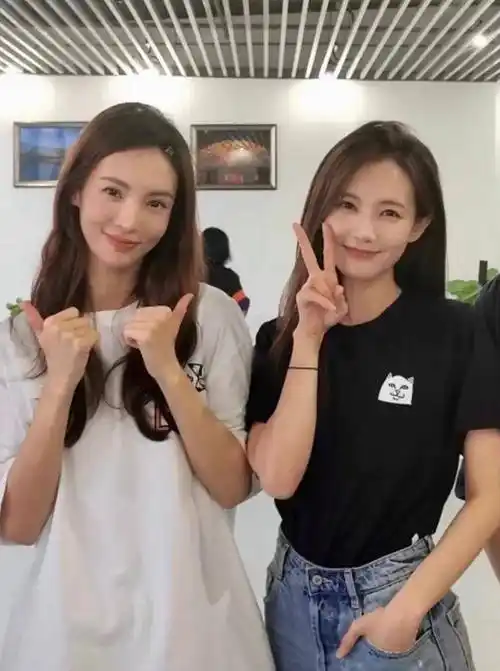 金晨微博晒其与李一桐的合照,秀友情,网友表示这是什么神仙售后_互动