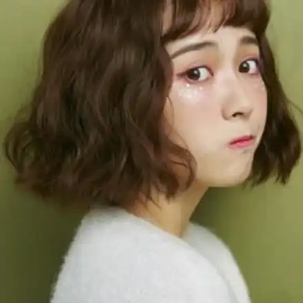 最新韩式小波浪卷发,时髦又洋气的卷发发型