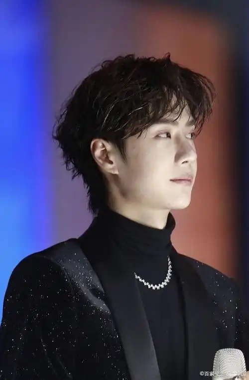 王一博是怎么出道的,当然是因为舞蹈了